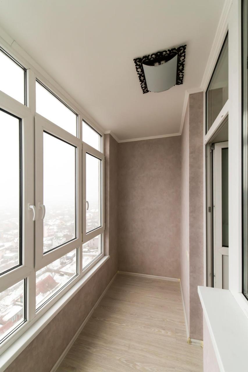 Studio Apartment On Bazhana Kyjev Exteriér fotografie